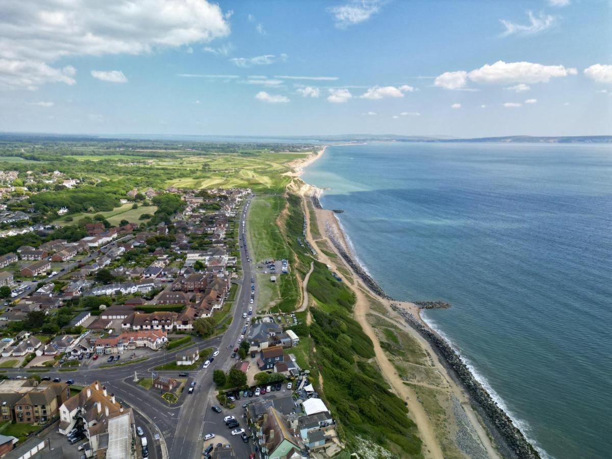 3Thedome - Luxury Ground Floor Apartment Opposite The Beach, Barton On Sea Exteriör bild