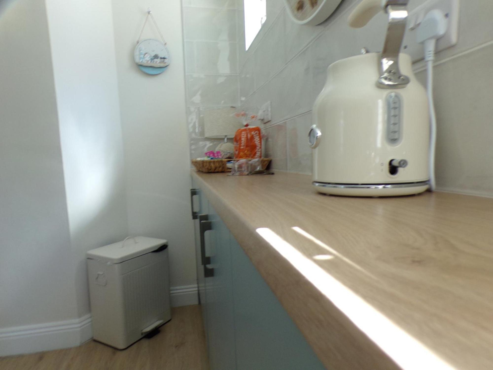3Thedome - Luxury Ground Floor Apartment Opposite The Beach, Barton On Sea Exteriör bild
