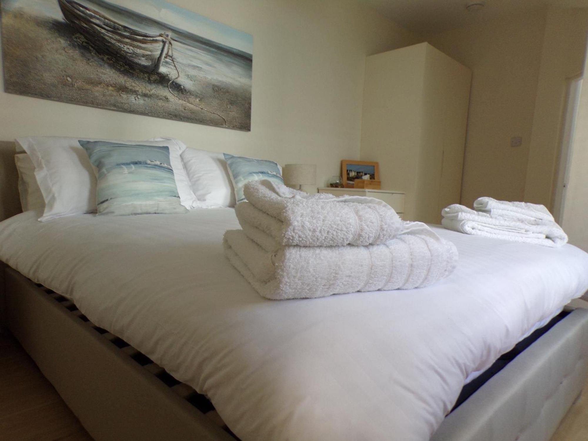 3Thedome - Luxury Ground Floor Apartment Opposite The Beach, Barton On Sea Exteriör bild